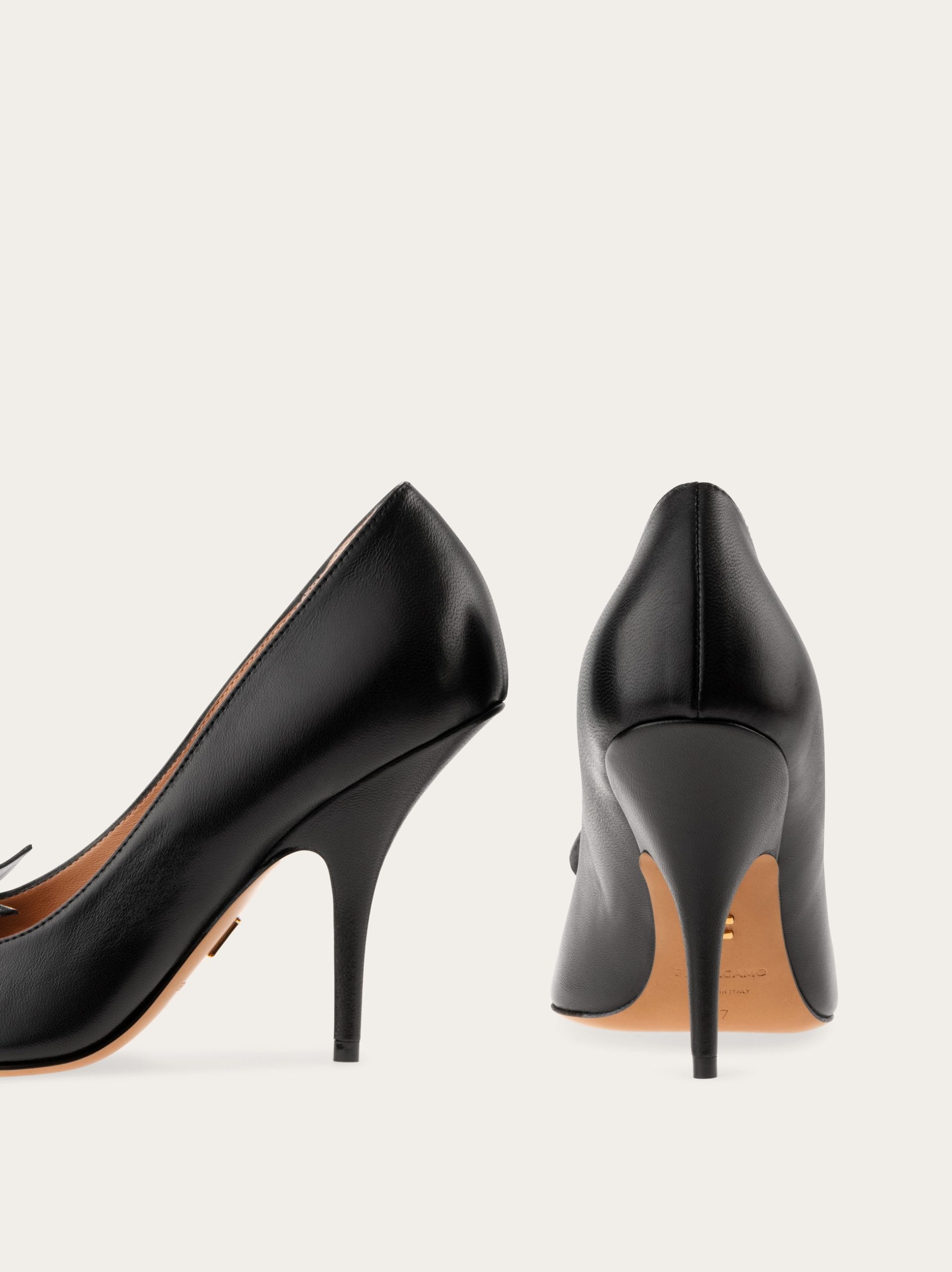 Ferragamo Soft bow pump - Image 2